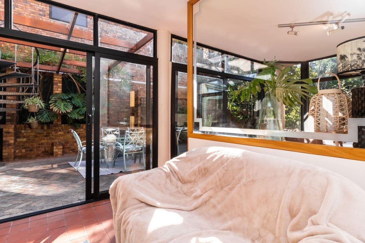 4-Bedroom Family Home in Sought-After School Neighbourhood - Photo 5