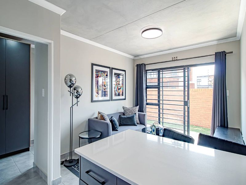 Modern 2 Bedroom 2 Bathroom Apartments in iQ Meerendal - Photo 5