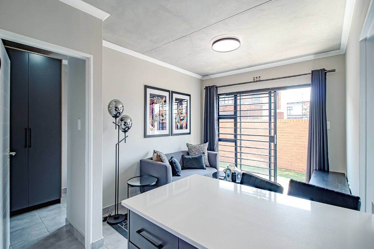 Modern 2 Bedroom 2 Bathroom Apartments in iQ Meerendal - Photo 5