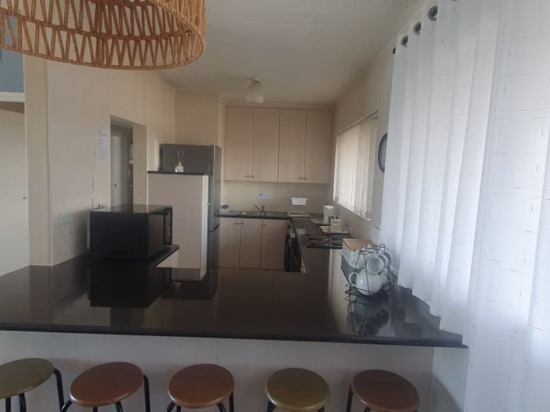 Fully furnished 2 bed with 180degree seaview - Photo 5
