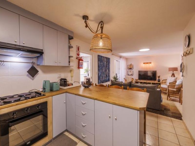 Beautiful Fully Furnished Apartment Close to the Beach & Mole - Photo 3