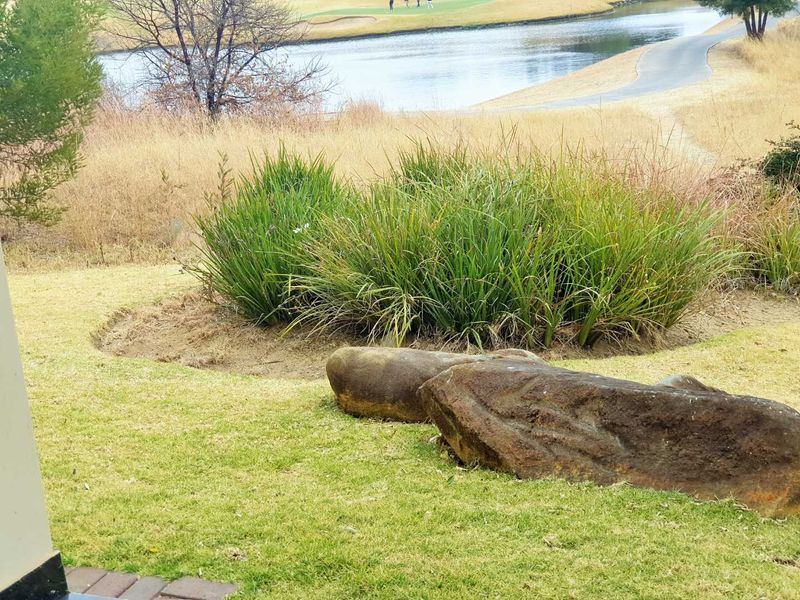 Oasis Retreat in a Prestigious Golf Estate - Photo 2