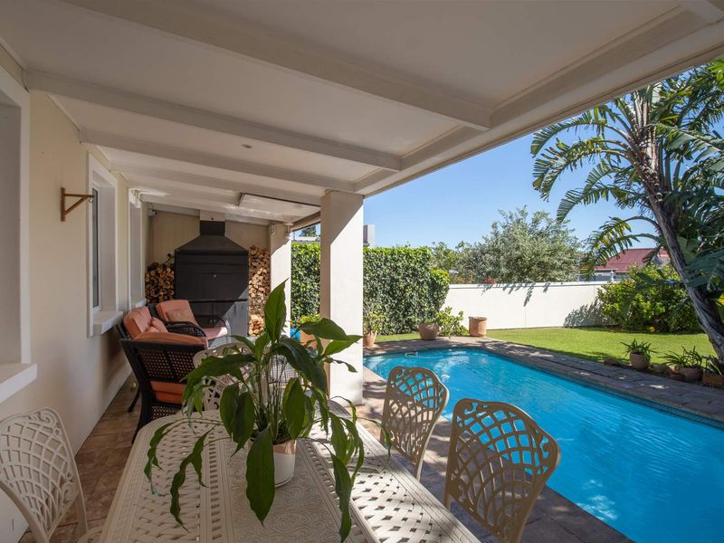 Spacious Private Family Living with Income-Generating Flat in Capri Village! - Photo 7