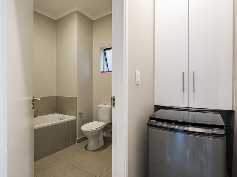 Stylish 2-Bed Apartment, Secure Estate Living – The Woods Waterfall - Photo 7