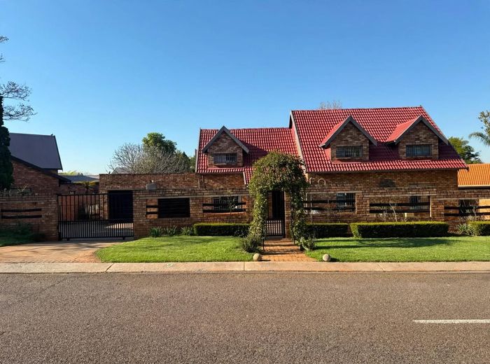 Property #2555421, House For Sale in Zwartkop