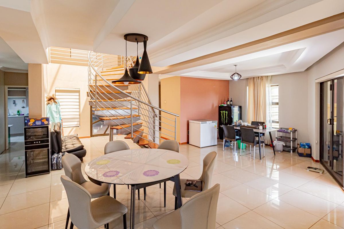 Luxury, Light & Space – Your Dream Home Awaits - Photo 5