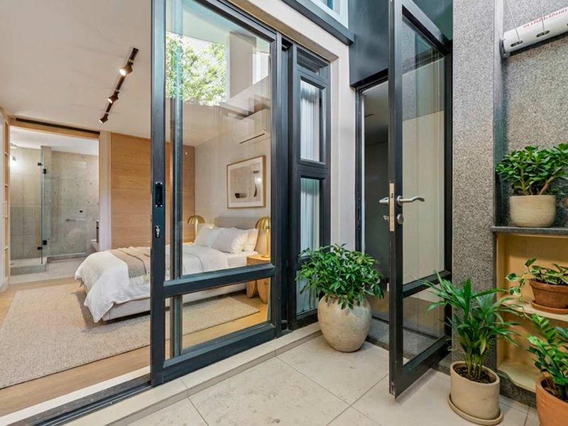 Stylish Newly Renovated 3-Bedroom Apartment To Rent in The Orangerie - Exceptional Quality | Secure Parking - Photo 9