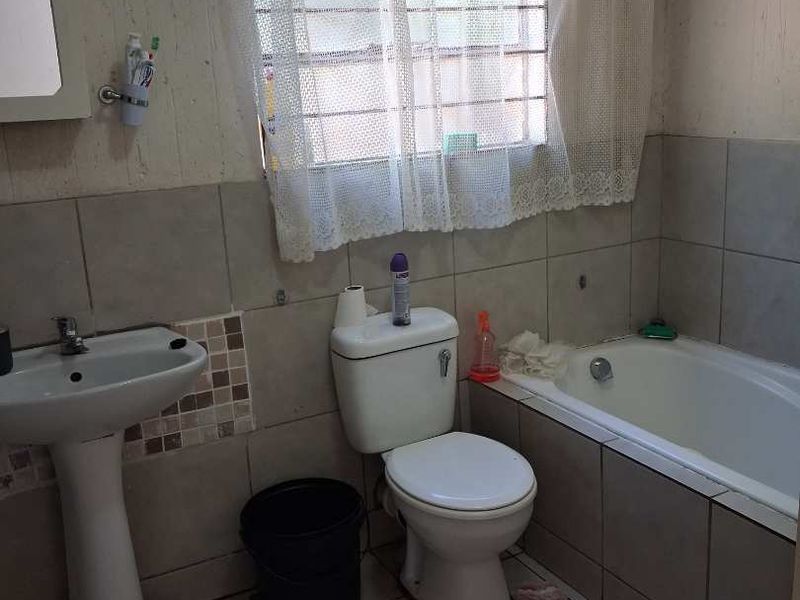 3 Bedroom Flat For Sale in Bonanne - Photo 9