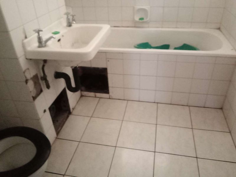 Charming Apartment with Prime Location and Great Investment Potential - Photo 9