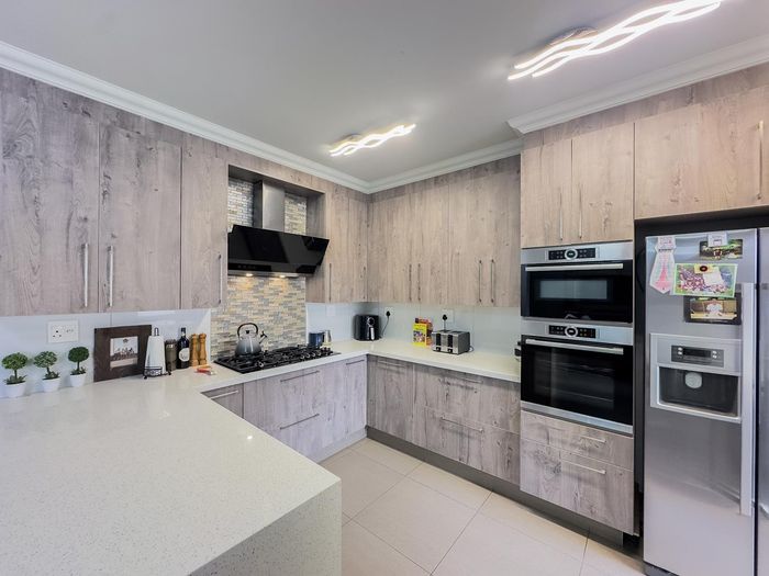 Property #2502096, House For Sale in Moreleta Park