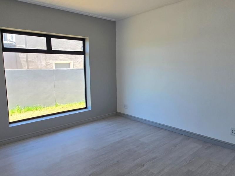 Brand New 5-Bedroom Coastal Home 150m from the Beach – No Transfer Duty - Photo 8