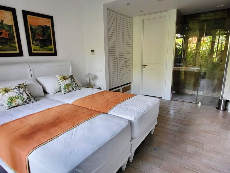 EXCEPTIONAL GROUND FLOOR EDEN ISLAND GARDEN UNIT - Photo 8