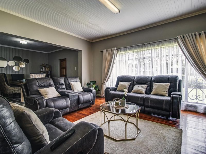 Sole Mandate! Stunning 3-Bedroom Home in Dalview, Brakpan - Photo 7