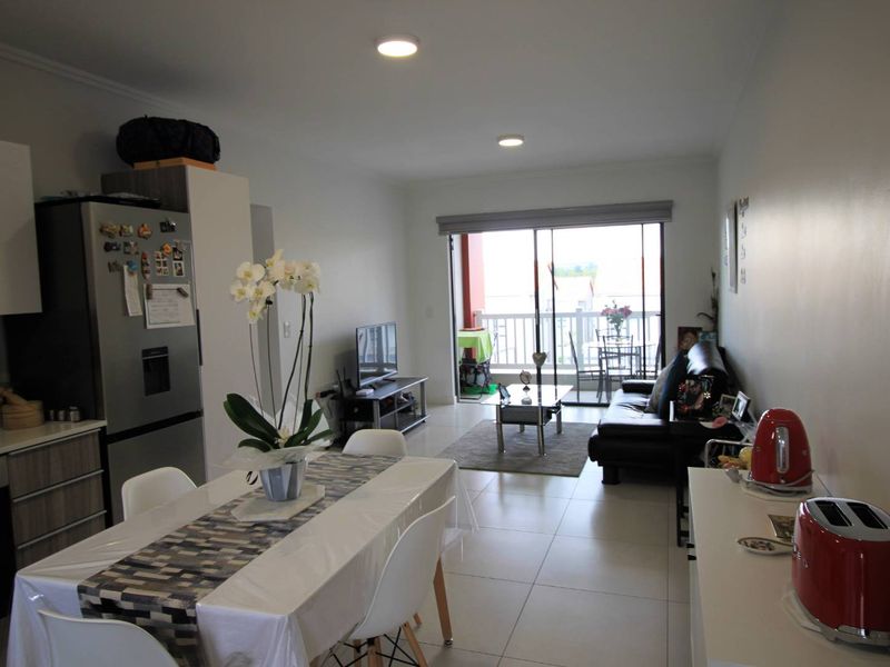 2 Bedroom First Floor Apartment in The River Club - Photo 4