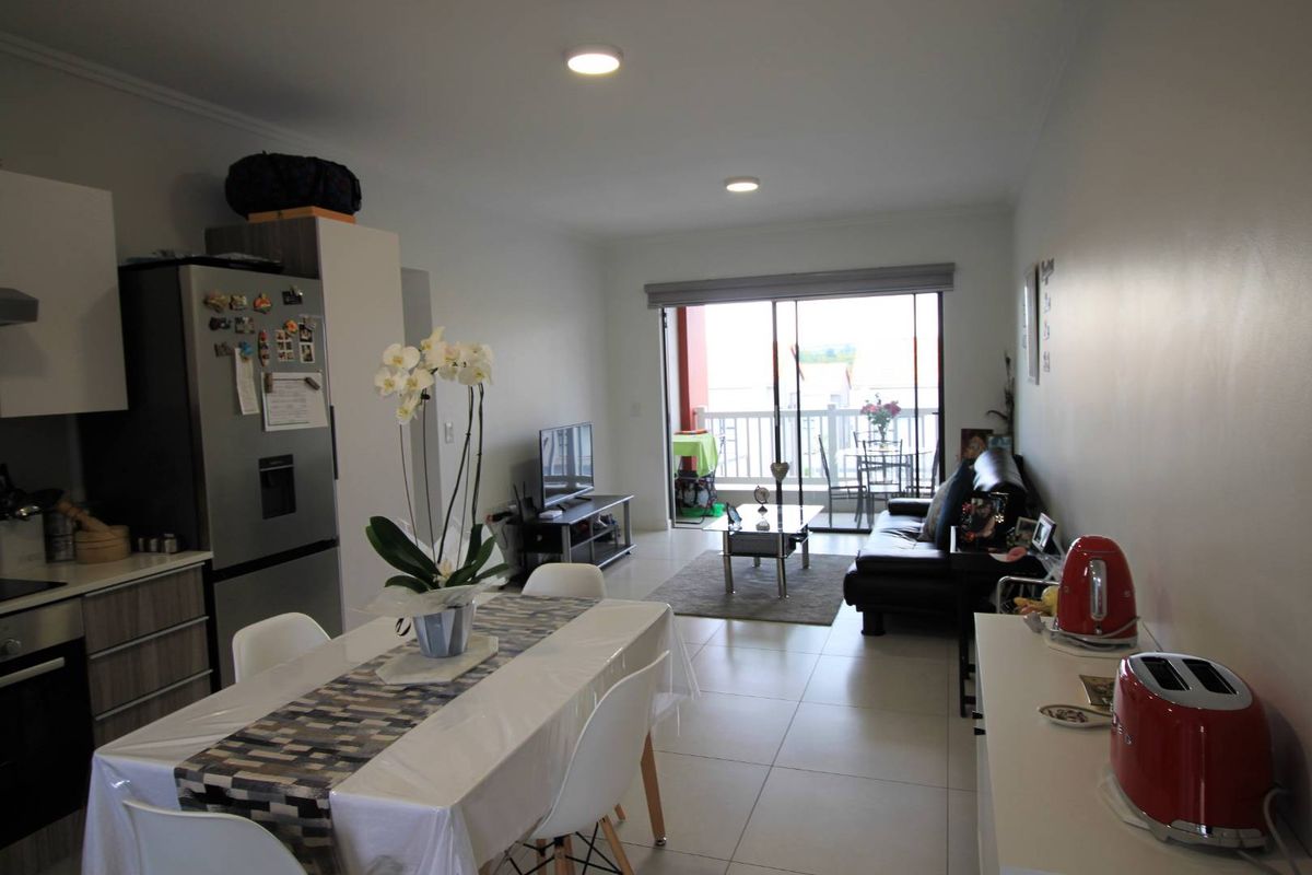 2 Bedroom First Floor Apartment in The River Club - Photo 4