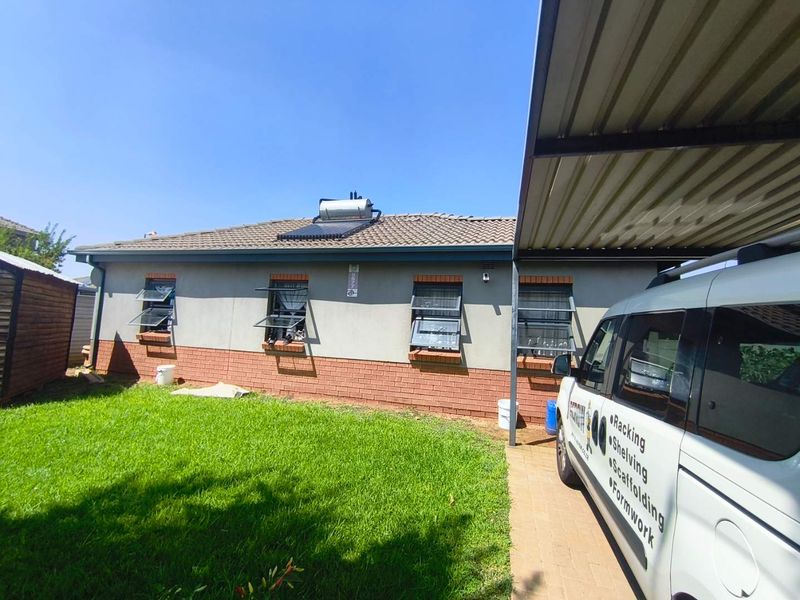 Stylish 3 Bedroom Home for Sale in Leopards Rest, Alberton - Photo 2