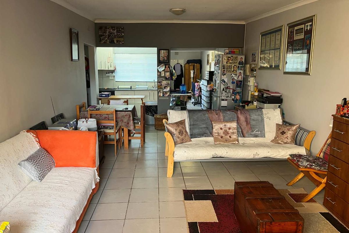 Lovely Renovated Flat – Perfect Investment Opportunity - Photo 2