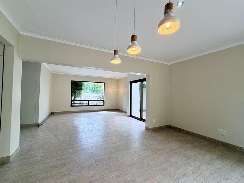 4 Bedroom House TO LET in Klein Windhoek - Photo 5