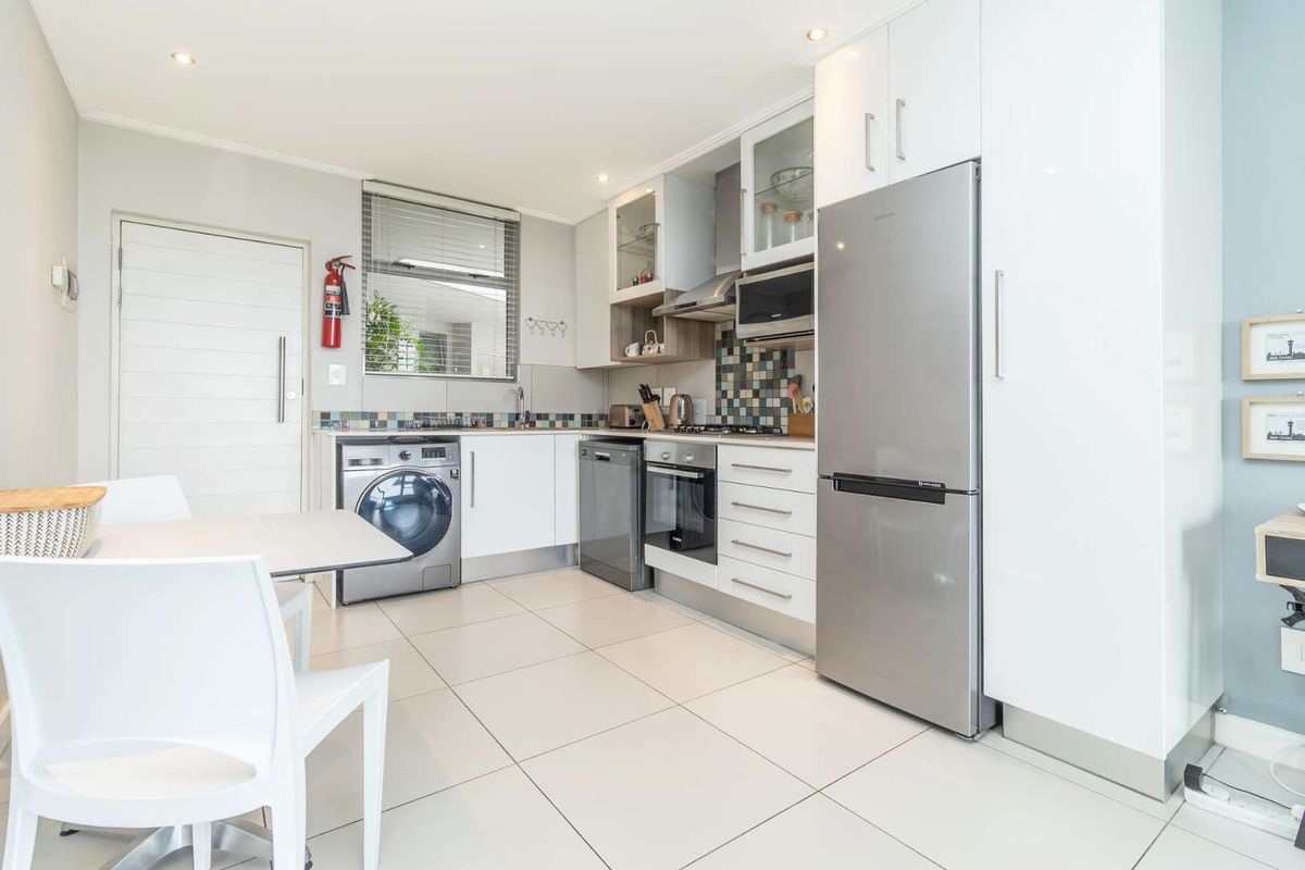 STUPENDOUS FULLY FURNISHED 2 BED 2 BATH APARTMENT FOR SALE IN THE ICONIC APEX IN ROSEBANK - Photo 3