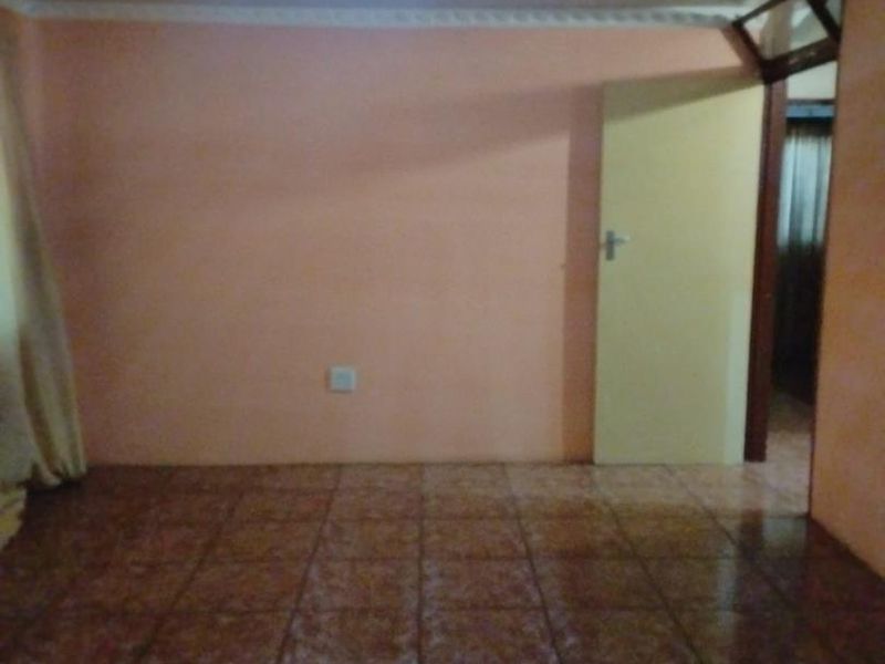 2 Bedroom House in BufferZone - Photo 9