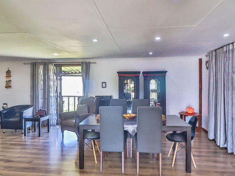 Elegant 3 Bedroom Home with Uninterrupted Vaal River Views - Photo 7
