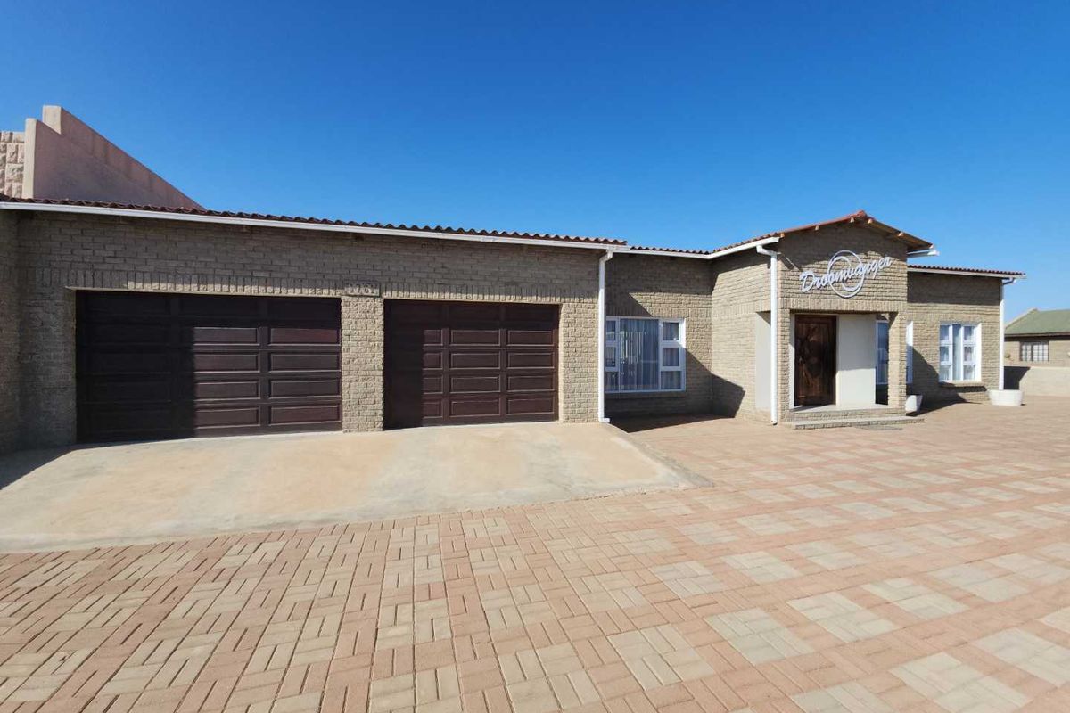 5-Bedroom house.on corner erf, priced to sell or nearest cash offer!!! - Photo 2