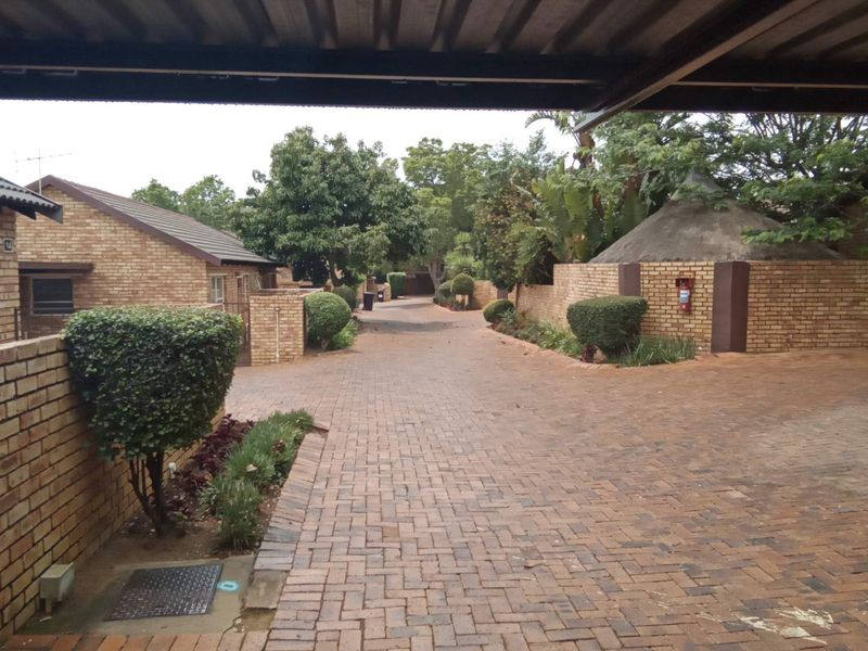 INVESTORS , NEWLY WEDS OR PENSIONER - Photo 3