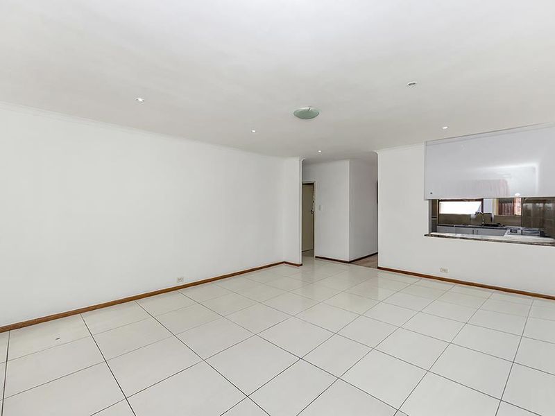 Stepless, Lock -up and Go Semi-detached Home - Photo 2