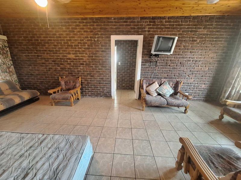 Transform This Fixer Upper And Make It Your Own - Photo 3