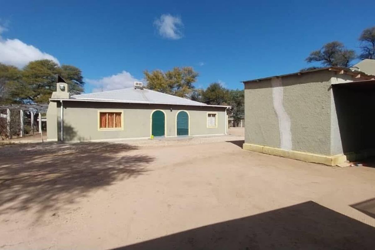 Okahandja Oasis: Spacious Living with Rental Options - Photo 4