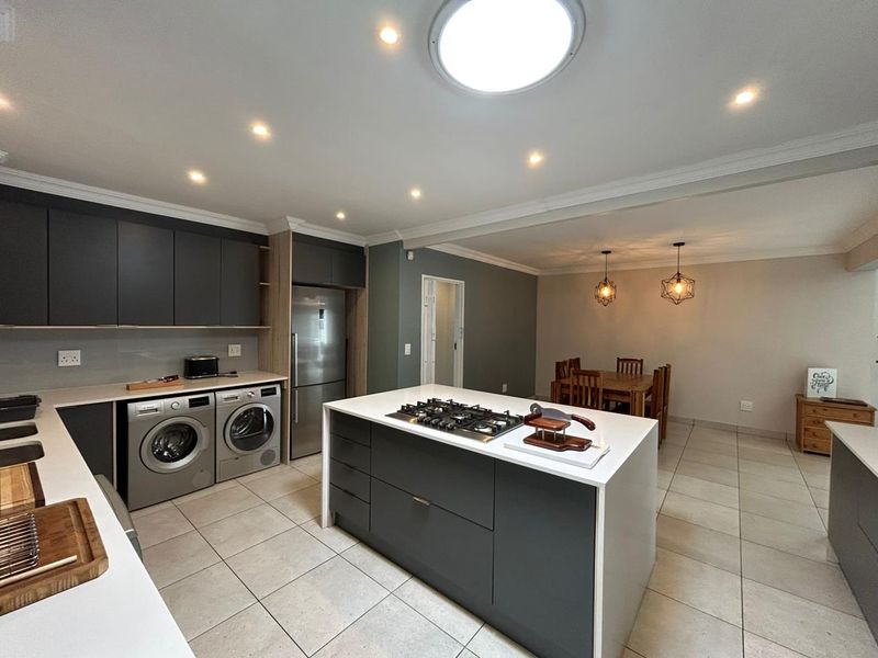 Modern 4 or 5 Bedroomed Home For Sale In Rynfield - Photo 3