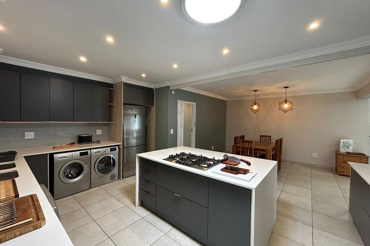 Modern 4 or 5 Bedroomed Home For Sale In Rynfield - Photo 3