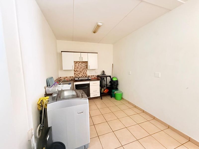 Bright, Modern 2-Bedroom Home in Prime Location! - Photo 5