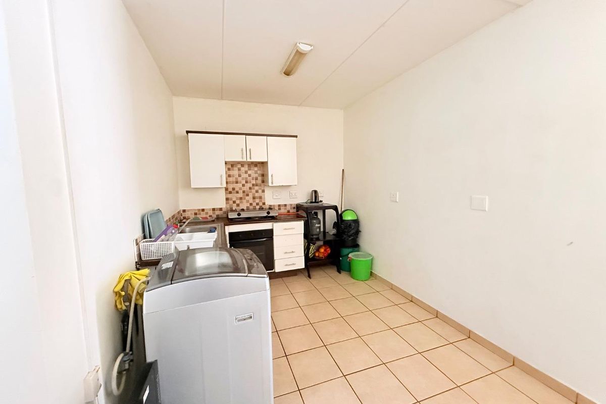 Bright, Modern 2-Bedroom Home in Prime Location! - Photo 5