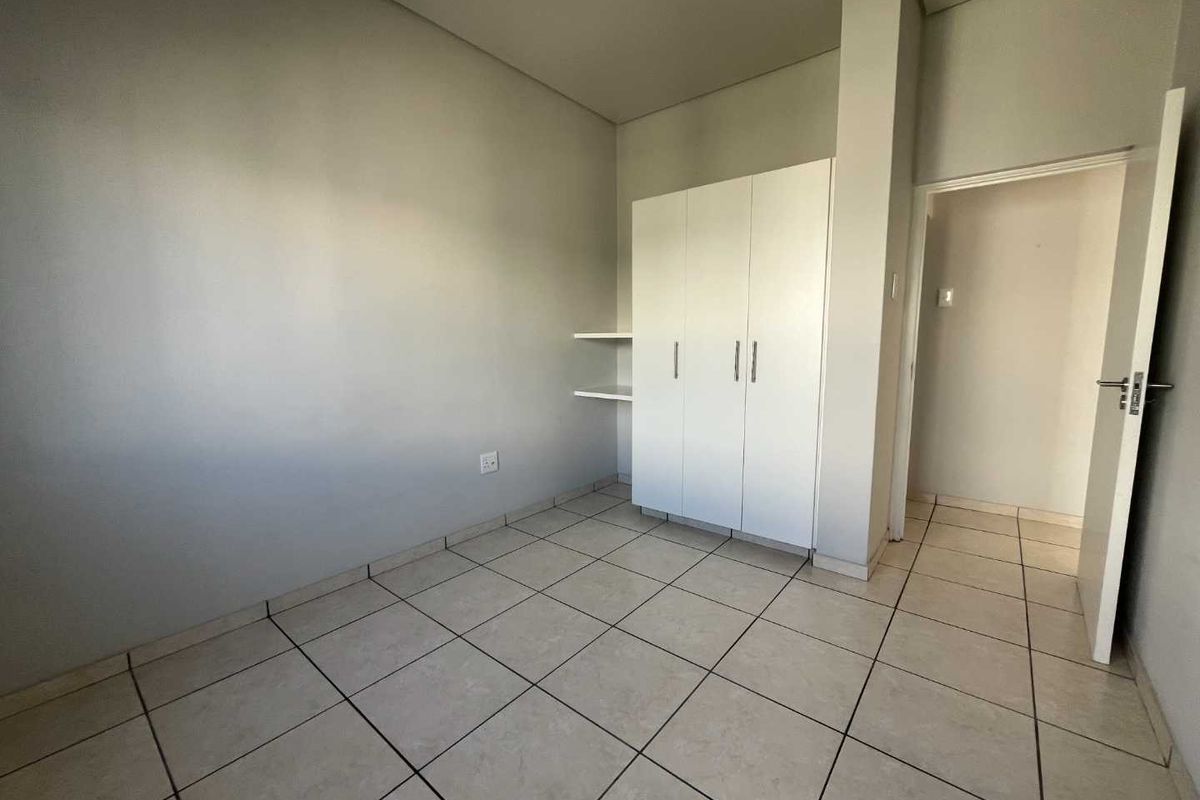 Top floor apartment in Ballito Goves available on rental - Photo 5