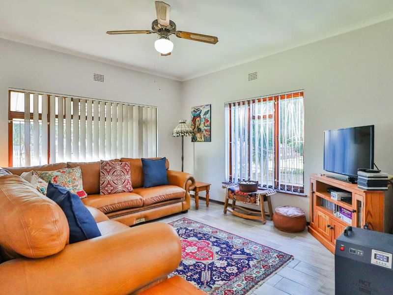 Beautifully Renovated 3-Bed Home with Flatlet in Heart of Hartenbos - Photo 4