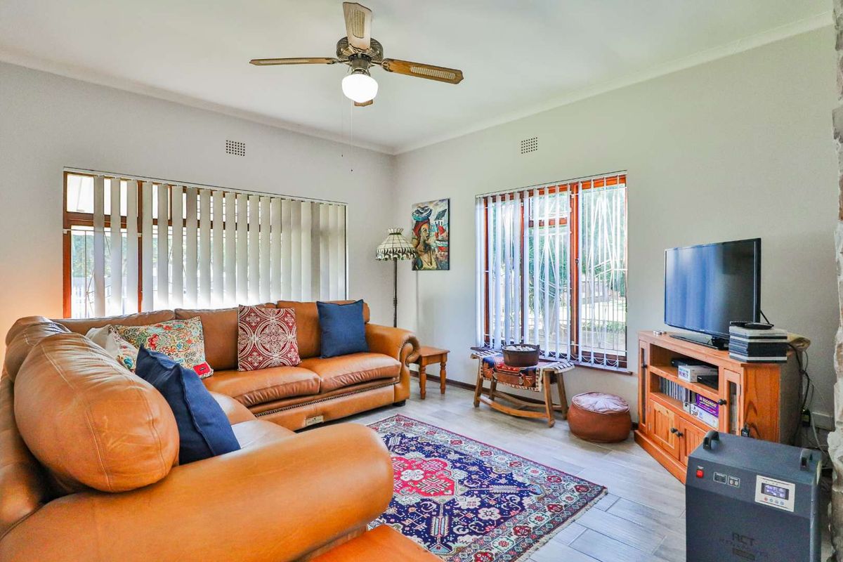 Beautifully Renovated 3-Bed Home with Flatlet in Heart of Hartenbos - Photo 4