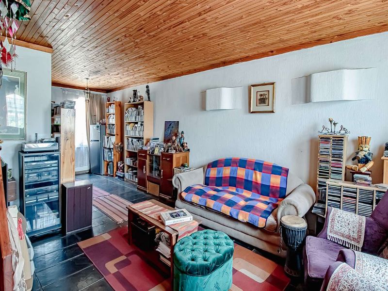 Attractive townhouse with potential. - Photo 5