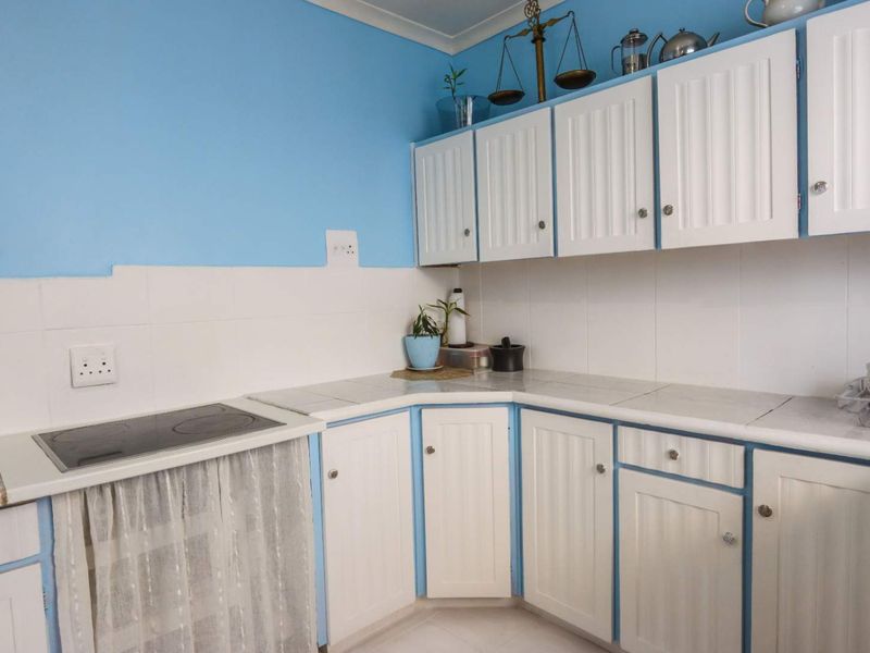 Spacious 3-Bedroom Family Home with Three Outbuildings - Photo 6