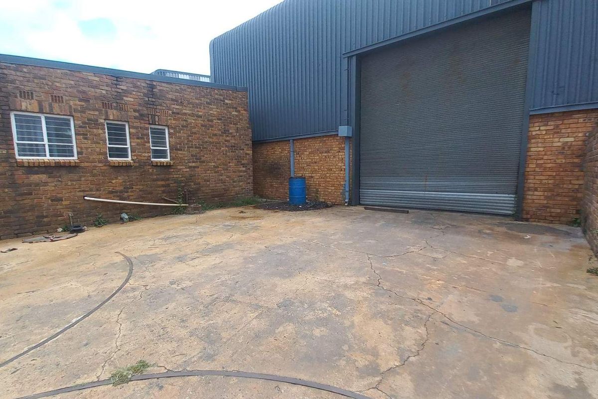 607m2 Jet Park Warehouse To Let - Photo 5