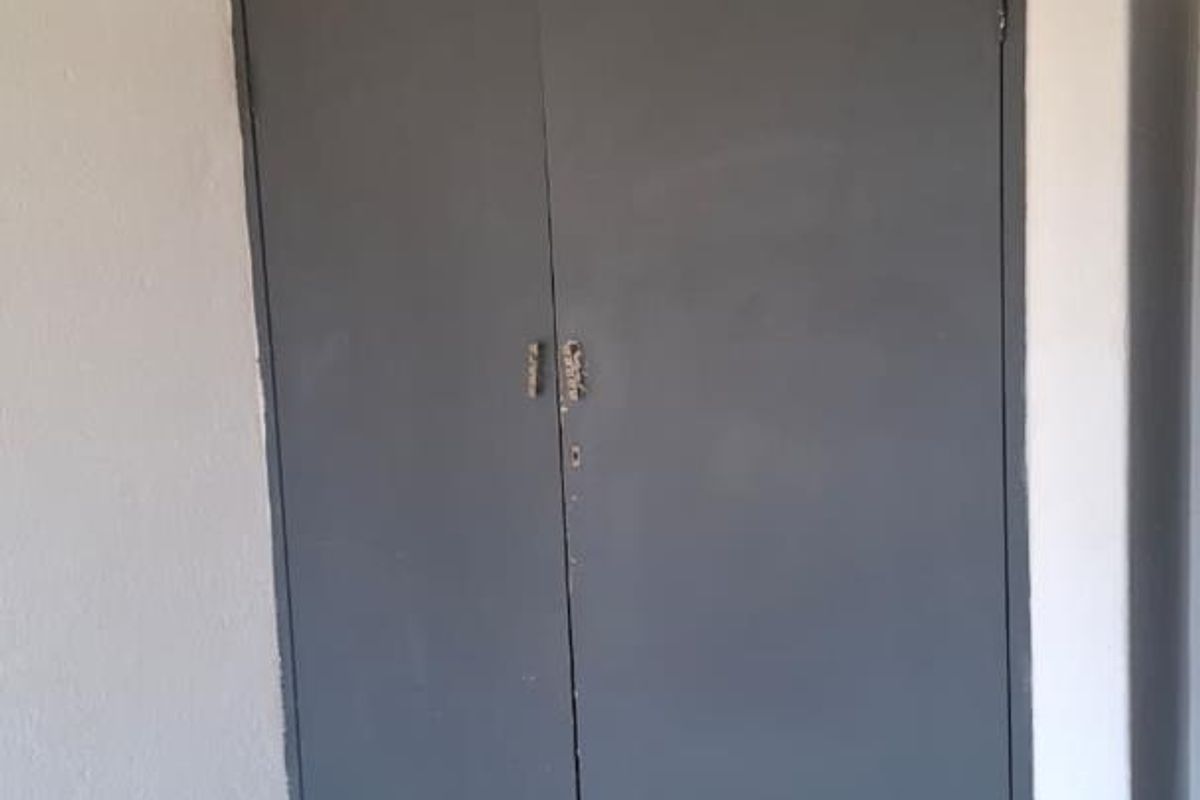 Three bedrooms house for sale in Soshanguve B B - Photo 3