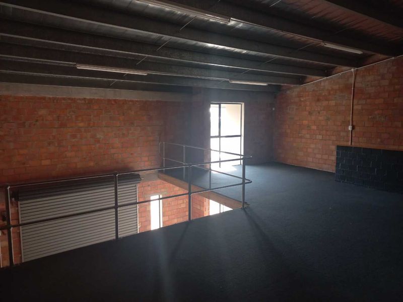 Warehouse in popular area, available immediately! - Photo 8
