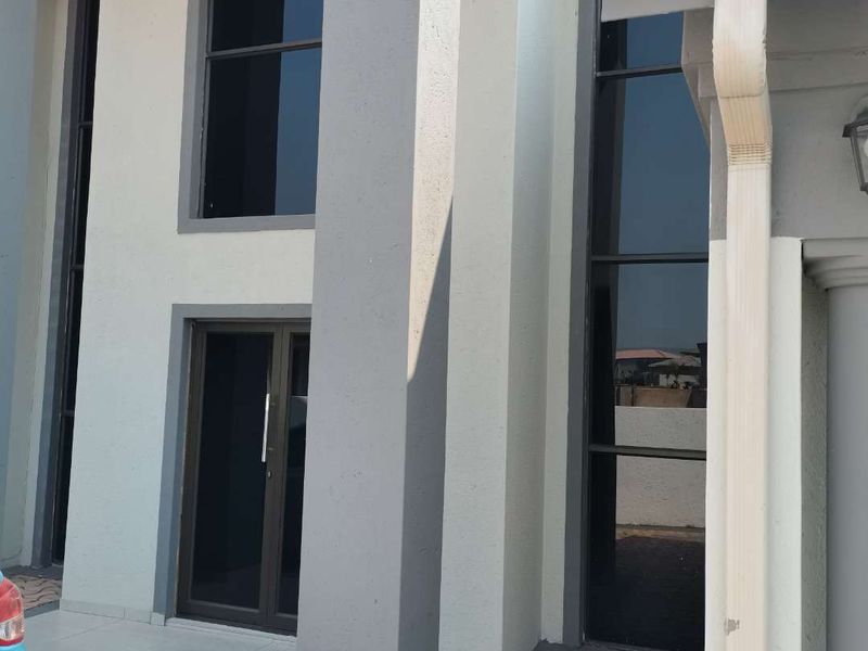 04 Bedroom, 03 bathroom house available to rent as student accommodation - Photo 2