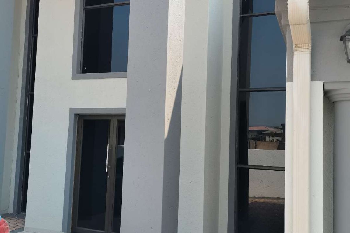 04 Bedroom, 03 bathroom house available to rent as student accommodation - Photo 2