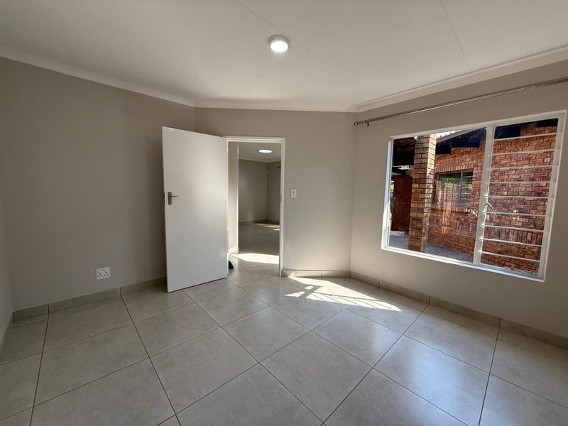 Brand New Renovated Duet in Quiet Location - Photo 7