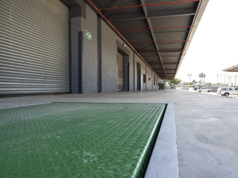 7 772m2 Isando Warehouse To Let - Photo 5