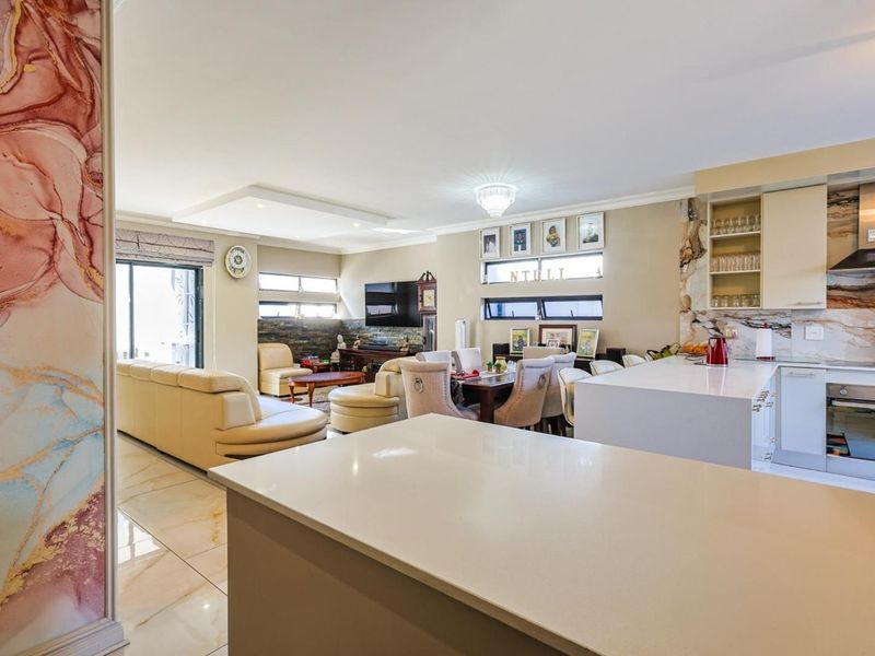 **Stunning Ultra-Modern 3-Bedroom Townhouse in the Prestigious Olive's Gate Estate** - Photo 5