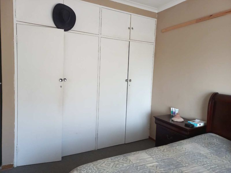Charming 2-Bedroom Apartment - Photo 9
