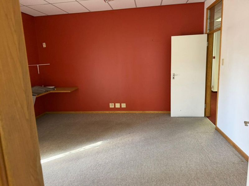 💥 PREMIUM COMMERCIAL PROPERTY FOR SALE – WINDHOEK CBD 🏢 - Photo 8