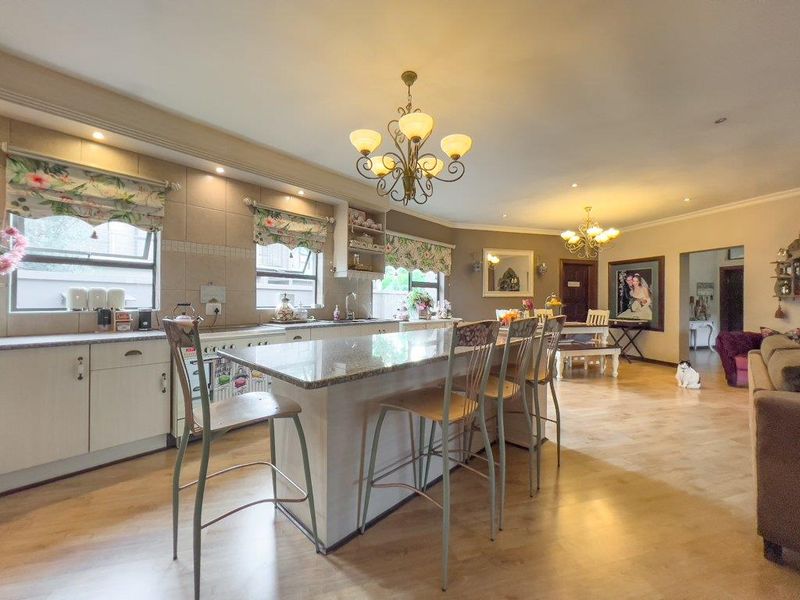 Rare find single level family home in Midfield Estate - Photo 7